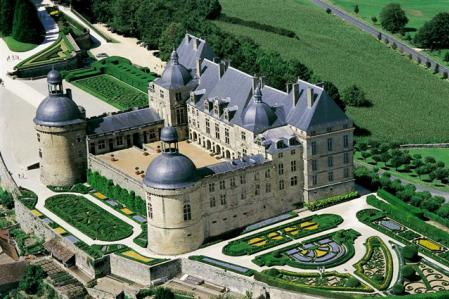 Château de Hautefort 67kms