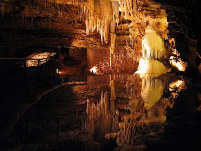 Grotte de Lacave 62 kms